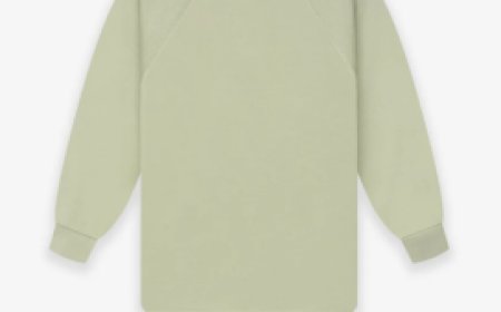 Essentials Logo Hoodie – Clean Look, Maximum Comfort Daily