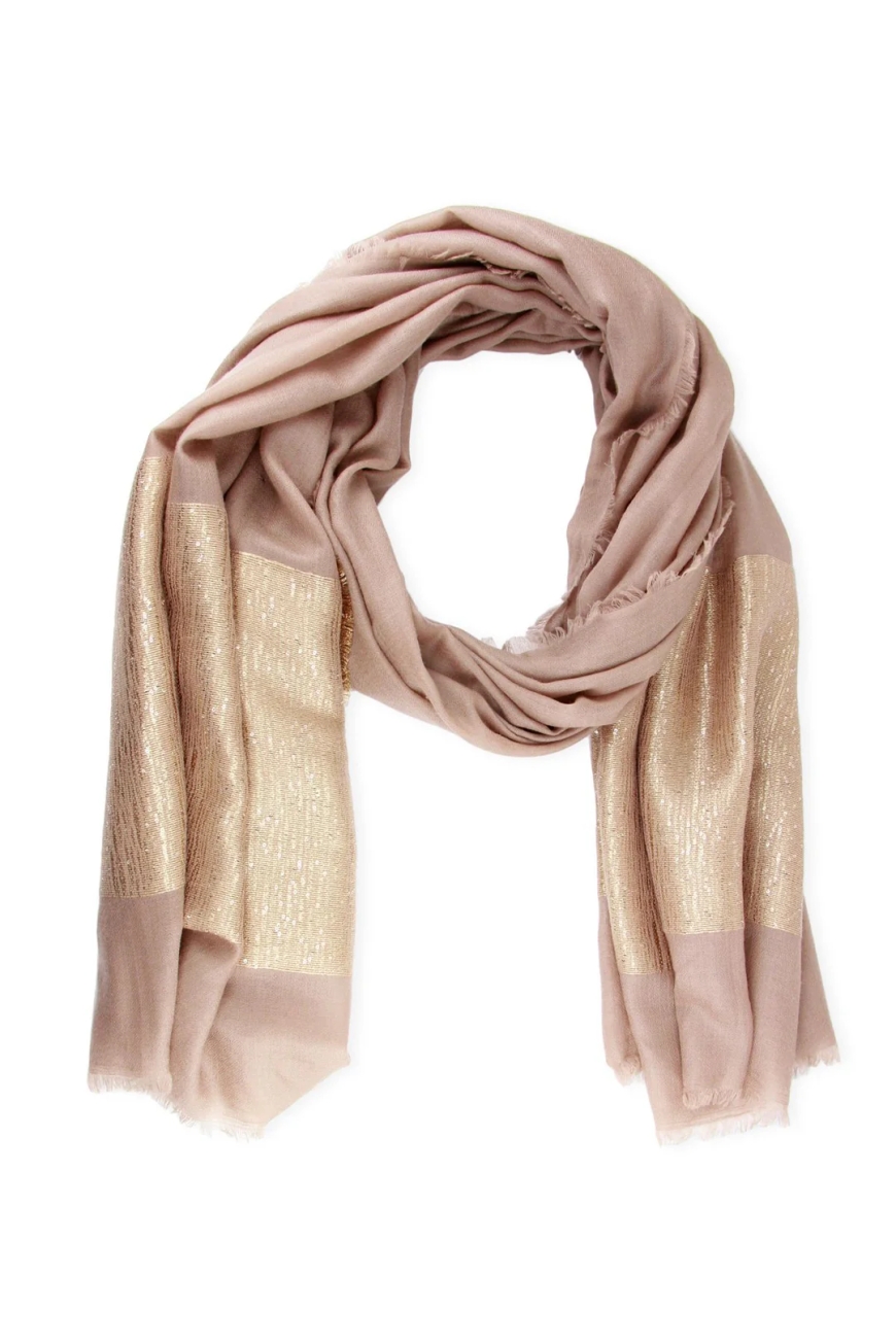 Scarves That Every Woman Should Have in Her Wardrobe