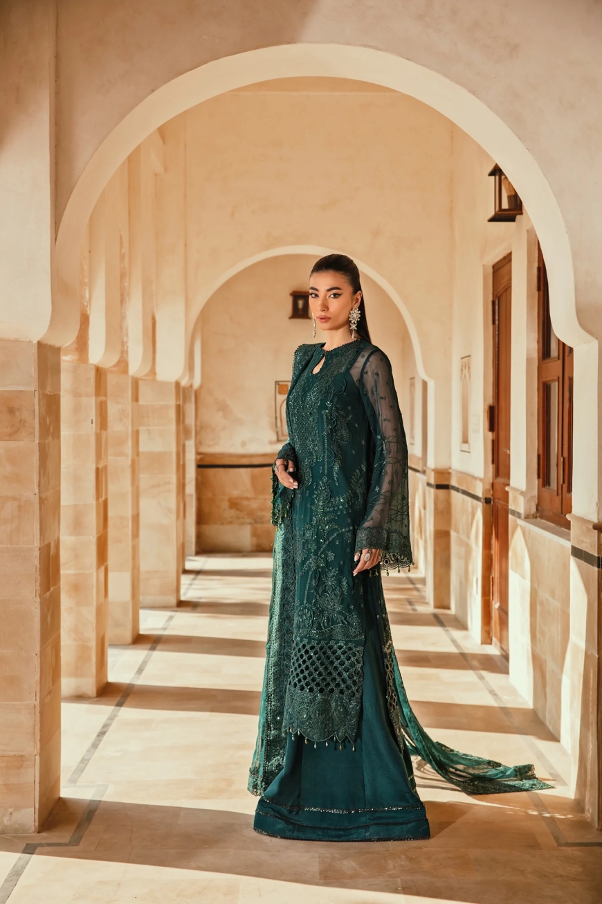 Style and Elegance with Formal Dresses Pakistani Women Love